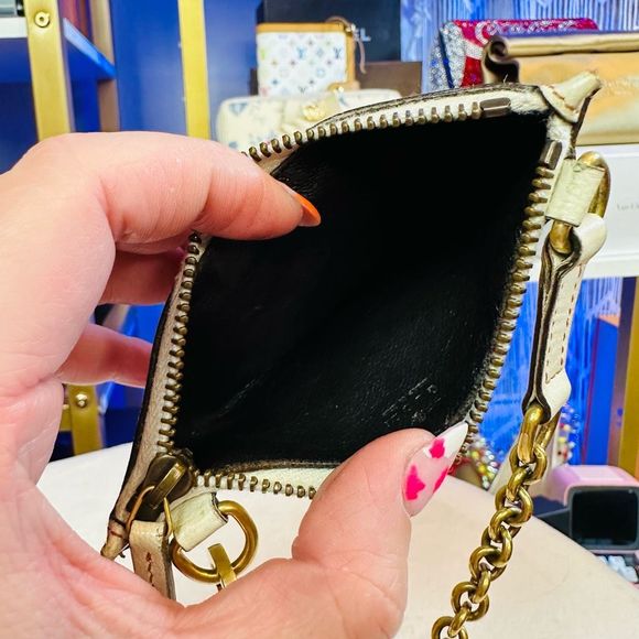 Gucci Rare GG Micro Purse Key Pouch Cream Leather Half Moon - Picture 11 of 14